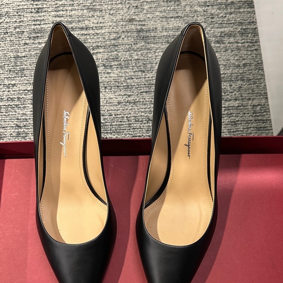 Salvatore Ferragamo Ilary 70MM Classic Black Heels - Picture 6 of 10